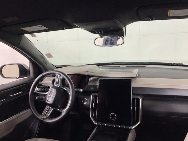 Used 2025 GMC Acadia Elevation w/ Elevation Premium Package FWD image 32
