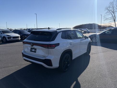 New 2026 Volkswagen Tiguan SE R-Line image 4