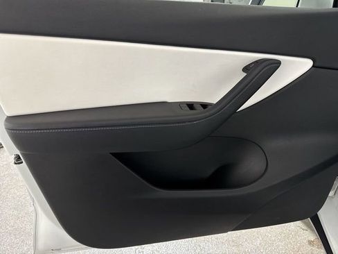 Used 2022 Tesla Model Y Performance image 19