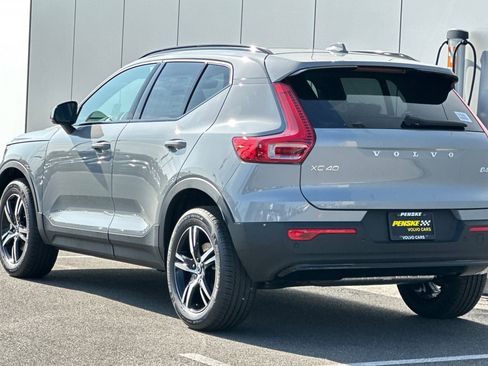 New 2026 Volvo XC40 B4 Core w/ Climate Package image 3