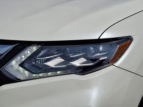 Used 2018 Nissan Rogue SL w/ Premium Package AWD/4WD image 9