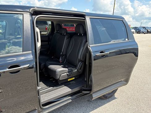 Used 2026 Kia Carnival FWD image 36