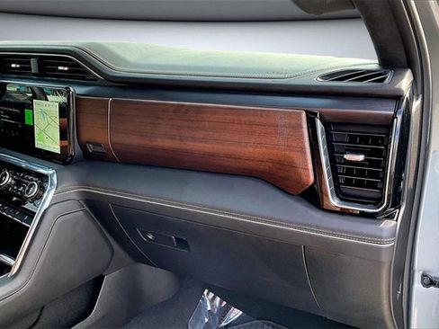 Used 2025 GMC Sierra 2500 Denali Ultimate image 27