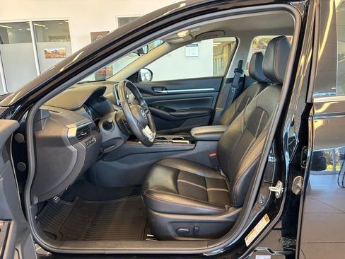Used 2024 Nissan Altima 2.5 SR FWD image 15