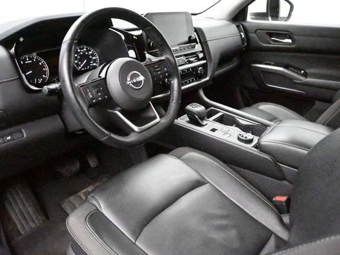 Used 2022 Nissan Pathfinder SL w/ SL Black Package AWD/4WD image 2