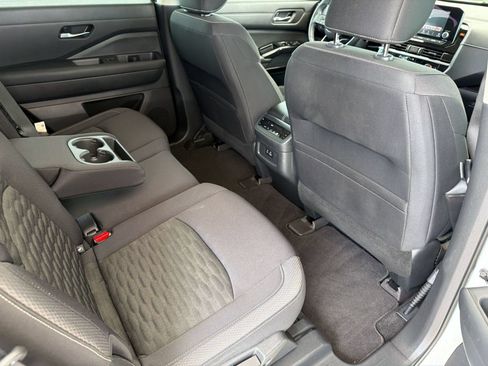 Used 2022 Nissan Pathfinder SV FWD image 30