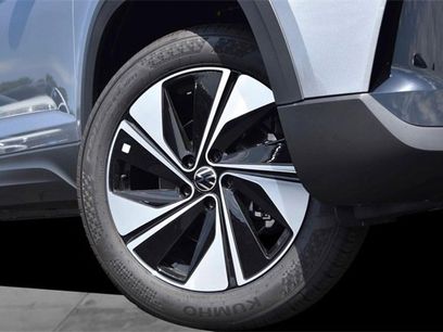 New 2025 Volkswagen Taos SE