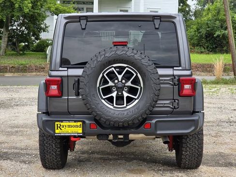 Used 2025 Jeep Wrangler Unlimited Rubicon AWD/4WD image 5