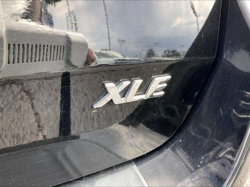 Used 2014 Toyota Sienna XLE FWD image 32