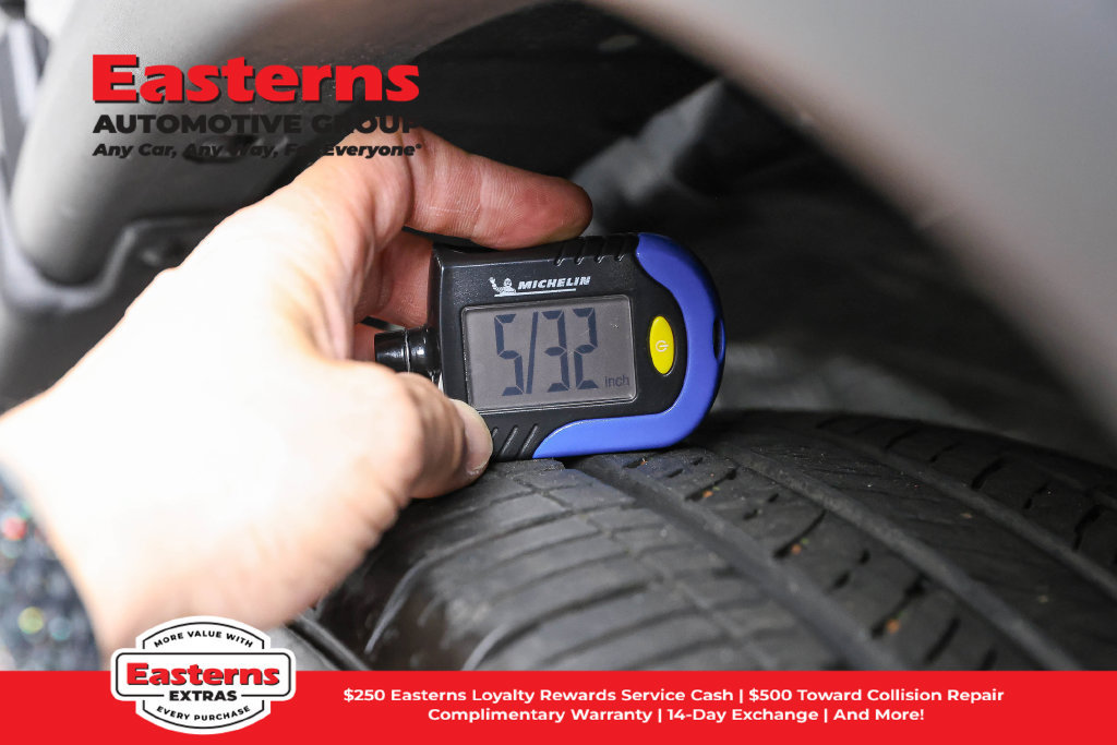 Used 2023 Nissan Rogue S AWD/4WD image 30