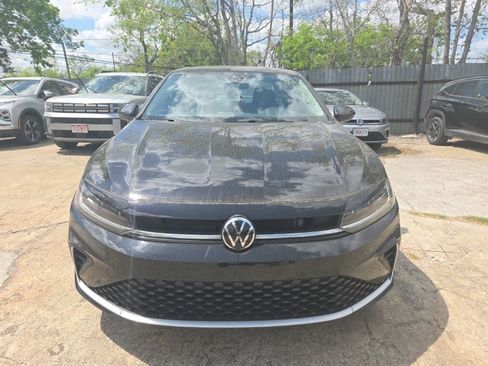 Used 2025 Volkswagen Jetta SE image 2