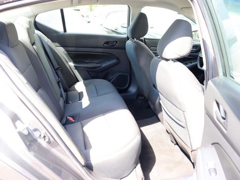 Used 2025 Nissan Altima 2.5 SV image 13