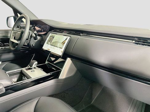 Certified 2025 Land Rover Range Rover SE AWD/4WD image 30