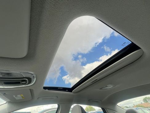 Used 2025 Hyundai Elantra Limited image 29