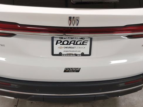 Used 2025 Buick Enclave Preferred AWD/4WD image 33