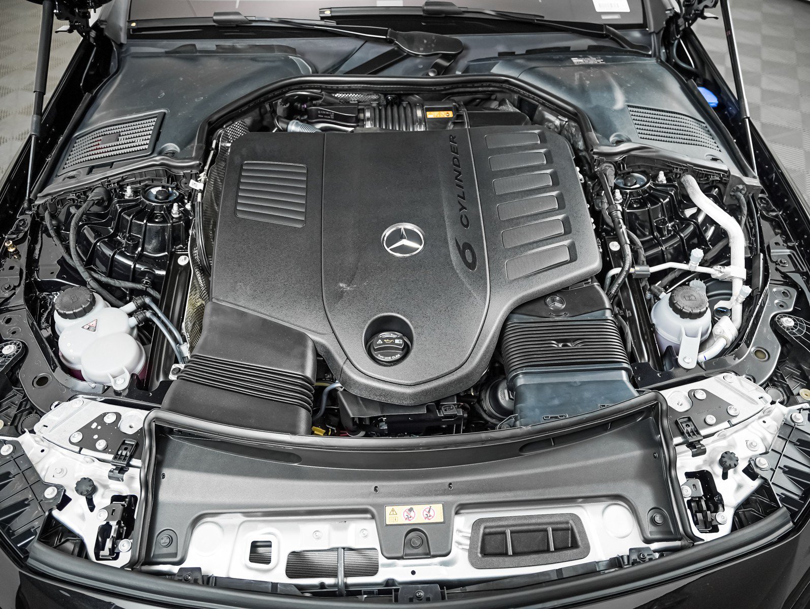 New 2026 Mercedes-Benz CLE 450 4MATIC Coupe image 3
