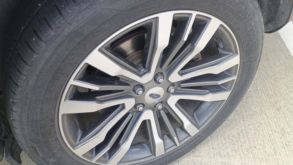 Used 2018 Ford Explorer Platinum AWD/4WD image 11