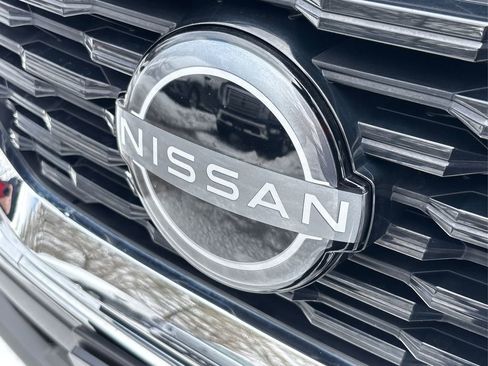 Used 2023 Nissan Rogue SV image 14