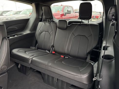 New 2026 Chrysler Pacifica Select FWD image 24