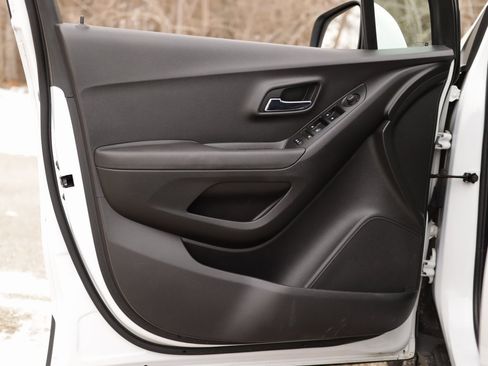 Used 2019 Chevrolet Trax LS image 20