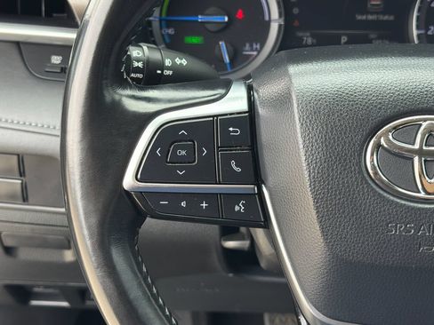 Used 2021 Toyota Highlander XLE AWD/4WD image 29