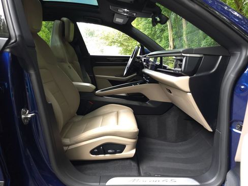 Used 2025 Porsche Macan 4S Electric w/ Premium Package AWD/4WD image 22