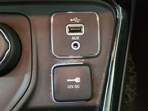 Used 2017 Jeep Compass Limited image 21