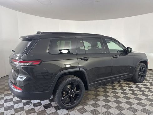 Used 2023 Jeep Grand Cherokee L Limited w/ Black Appearance Package AWD/4WD image 8