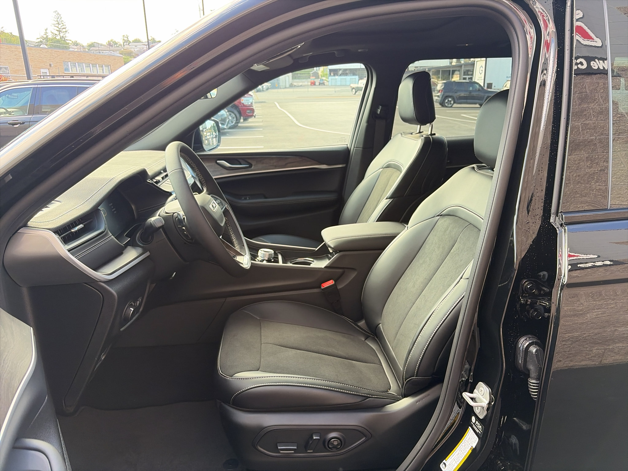New 2027 Jeep Grand Cherokee L 4WD image 13