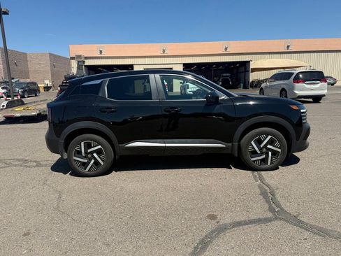 Used 2025 Nissan Kicks SV FWD image 3