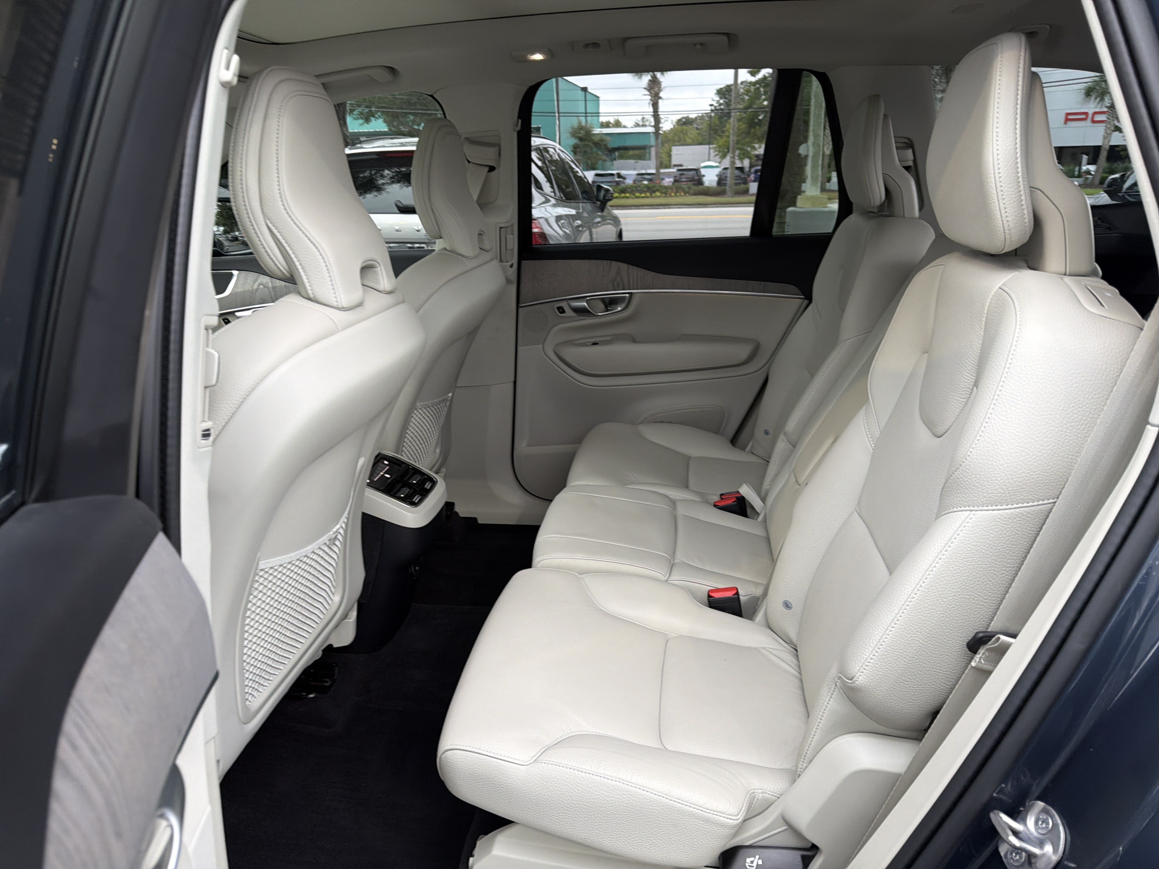 Certified 2024 Volvo XC90 B5 Plus w/ Protection Package Premier AWD/4WD image 32