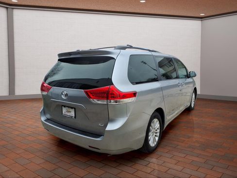 Used 2013 Toyota Sienna XLE FWD image 7