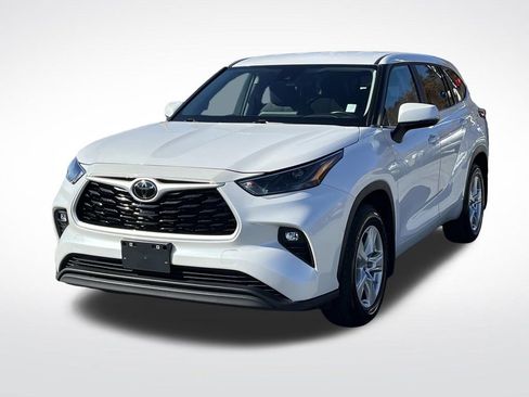Used 2023 Toyota Highlander LE image 8