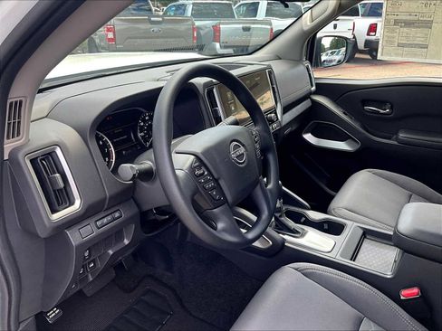 Used 2025 Nissan Frontier SV image 8