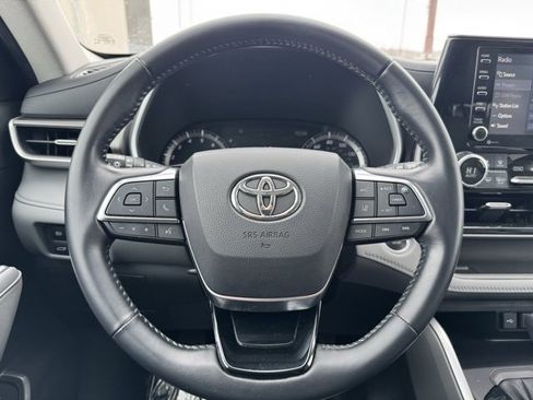 Certified 2021 Toyota Highlander XLE image 28