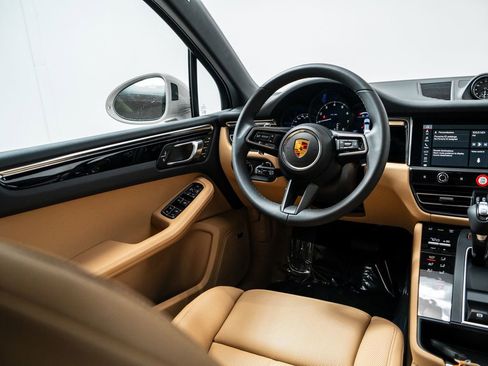 New 2026 Porsche Macan image 23