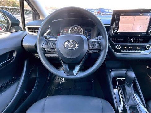 Used 2022 Toyota Corolla LE w/ LE Convenience Package image 5