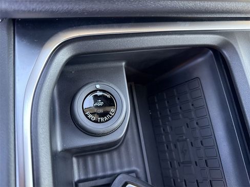 New 2025 Ford Expedition Active image 36