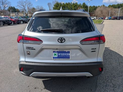 Used 2022 Toyota Corolla Cross XLE w/ Convenience Package image 4