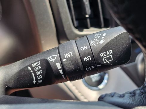 Used 2015 Toyota RAV4 Limited w/ Technology Package FWD image 48