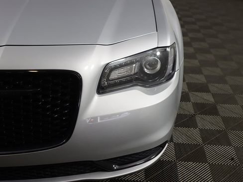 Used 2023 Chrysler 300 Touring w/ Sport Appearance Package image 11