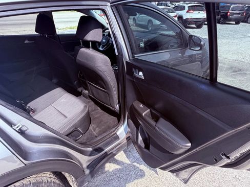 Used 2020 Kia Sportage LX image 16
