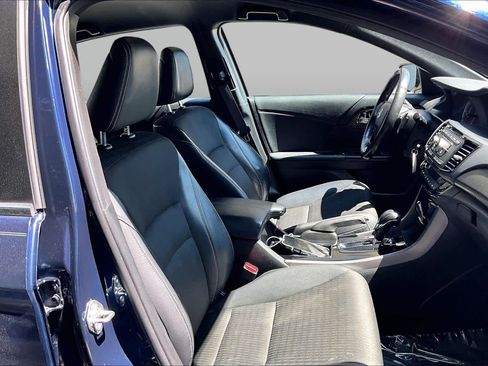 Used 2017 Honda Accord Sport image 9