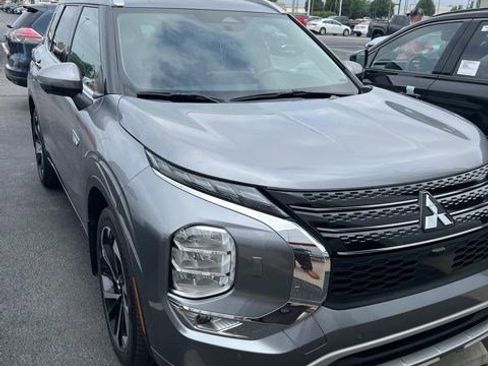 Used 2023 Mitsubishi Outlander SEL AWD/4WD image 2