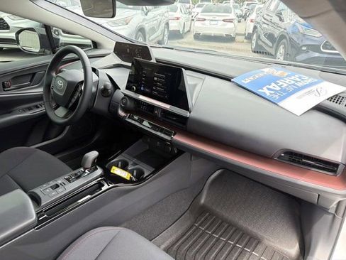Used 2026 Toyota Prius Plug-In Hybrid FWD image 17