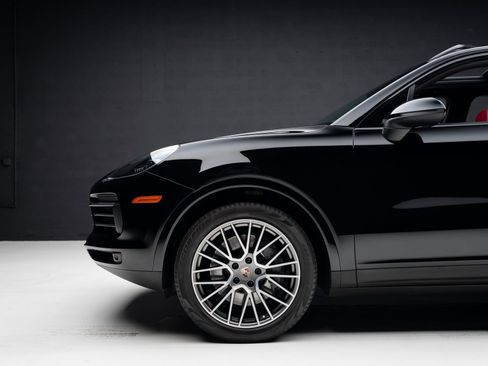 Used 2023 Porsche Cayenne S image 19