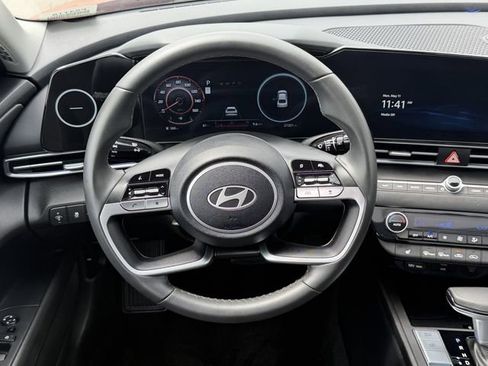 Used 2025 Hyundai Elantra SEL FWD image 11