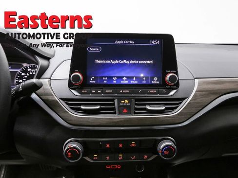 Used 2025 Nissan Altima 2.5 SV image 12