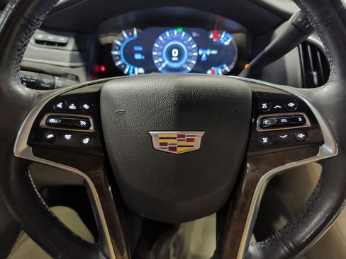 Used 2020 Cadillac Escalade ESV Luxury AWD/4WD image 11