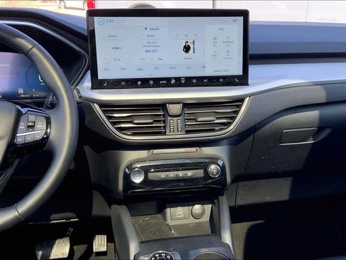 Certified 2025 Ford Escape Platinum image 6